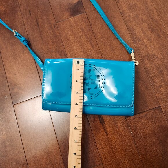 Tory Burch logo perforated patent bad in teal - Picture 11 of 16
